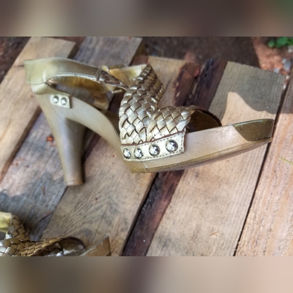 Size 9 Nine West High Heel Platform Shoes Ladies Gold Wood Sandals - Picture 8 of 8